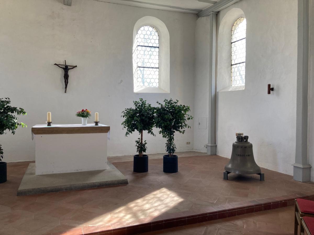 Glocke Friedhof 2 | Foto: Schwarze Glocke Friedhof 2 | Foto: Schwarze